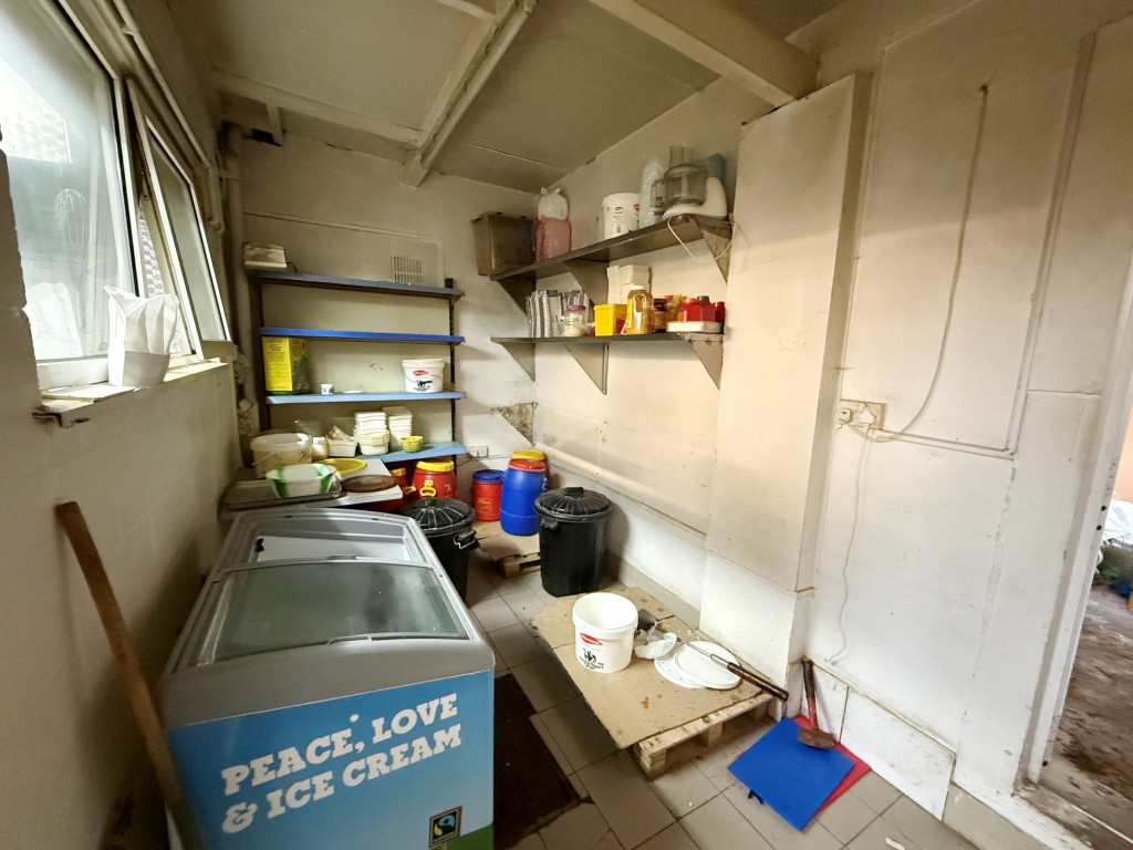 Lot: 104 - FREEHOLD RESTAURANT PREMISES WITH FLAT SOLD ON LONG LEASE - Store room